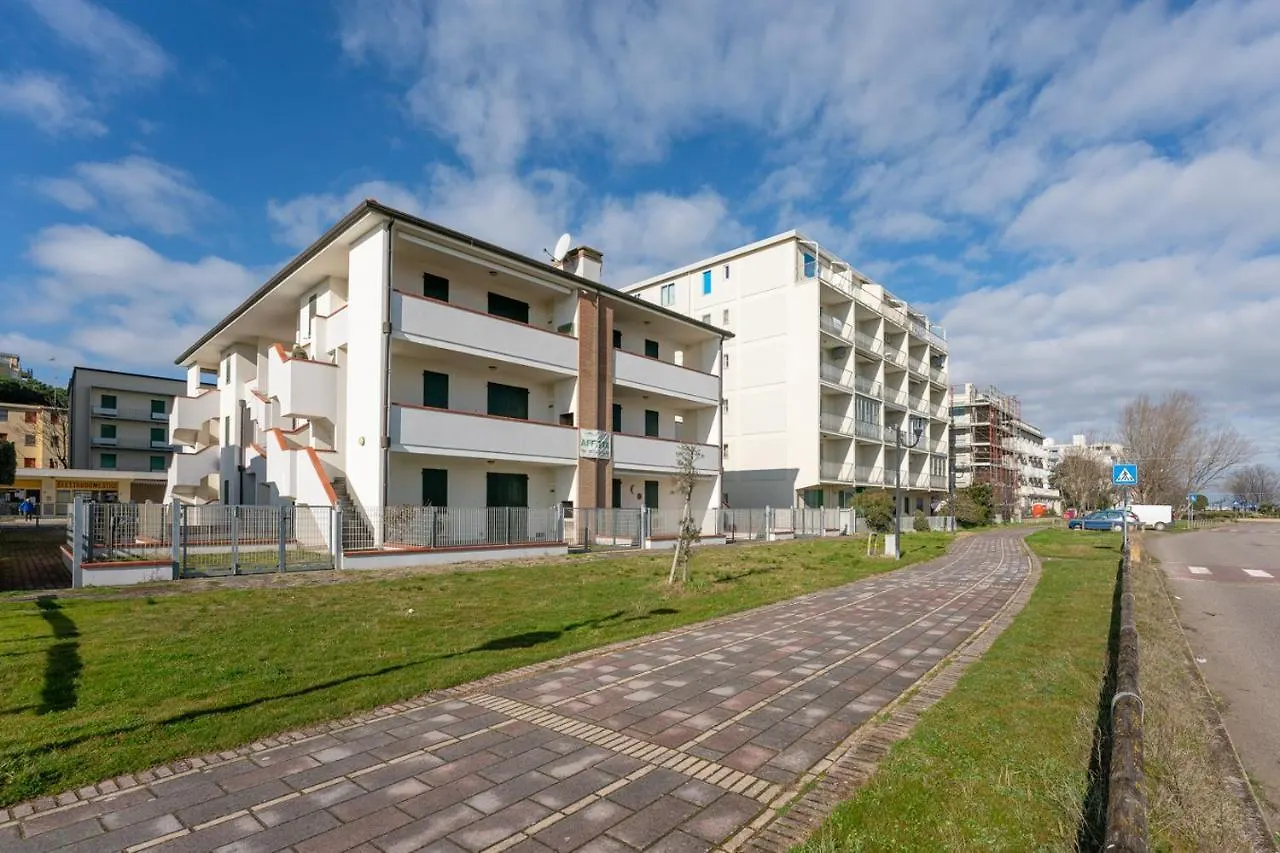 Smith 3B Apartment Llido Degli Estensi 0*,  Italy